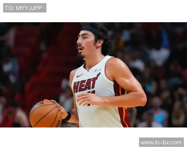 热火记者报道哈克斯左脚踝扭伤球队明日将决定他的出战状态