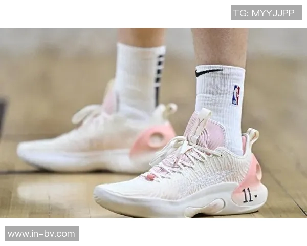 森林狼官方社媒展示爱德华兹新战靴AE2引发球迷热议是否比第一代更出色 森林狼官方社媒展示爱德华兹新战靴AE2引发球迷热议是否比第一代更出色