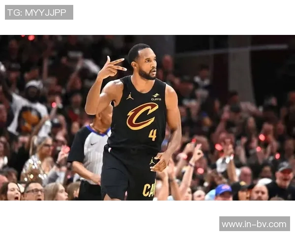 埃奇库姆表现出色四记三分助球队获胜贡献14分6篮板4助攻正负值11成为首发最高 埃奇库姆表现出色四记三分助球队获胜贡献14分6篮板4助攻正负值11成为首发最高