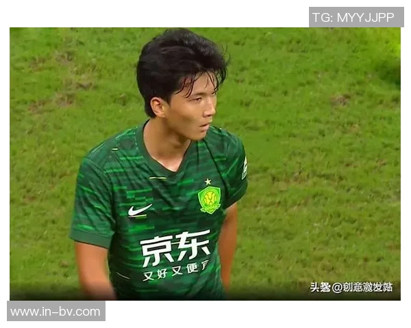 池忠国荣膺国安出战200场纪念李明亲自颁发特别球衣致敬球员贡献 池忠国荣膺国安出战200场纪念李明亲自颁发特别球衣致敬球员贡献